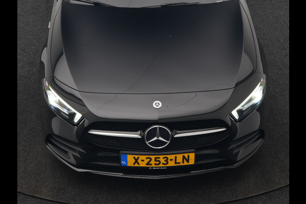 Mercedes-Benz A-Klasse 250 e AMG Line Plug In Hybrid 263pk PHEV | Panodak | Multibeam LED | Alcantara Sportstoelen Verwarmd | Apple Carplay | Sfeerverlichting | Blis | Cruise Control | Navigatie | Virtual | DAB |