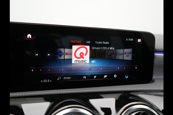 Mercedes-Benz A-Klasse 250 e AMG Line Plug In Hybrid 263pk PHEV | Panodak | Multibeam LED | Alcantara Sportstoelen Verwarmd | Apple Carplay | Sfeerverlichting | Blis | Cruise Control | Navigatie | Virtual | DAB |