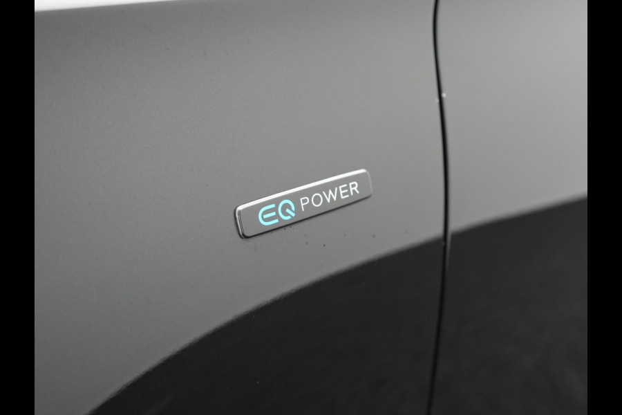 Mercedes-Benz A-Klasse 250 e AMG Line Plug In Hybrid 263pk PHEV | Panodak | Multibeam LED | Alcantara Sportstoelen Verwarmd | Apple Carplay | Sfeerverlichting | Blis | Cruise Control | Navigatie | Virtual | DAB |