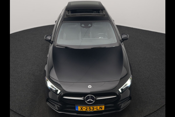 Mercedes-Benz A-Klasse 250 e AMG Line Plug In Hybrid 263pk PHEV | Panodak | Multibeam LED | Alcantara Sportstoelen Verwarmd | Apple Carplay | Sfeerverlichting | Blis | Cruise Control | Navigatie | Virtual | DAB |