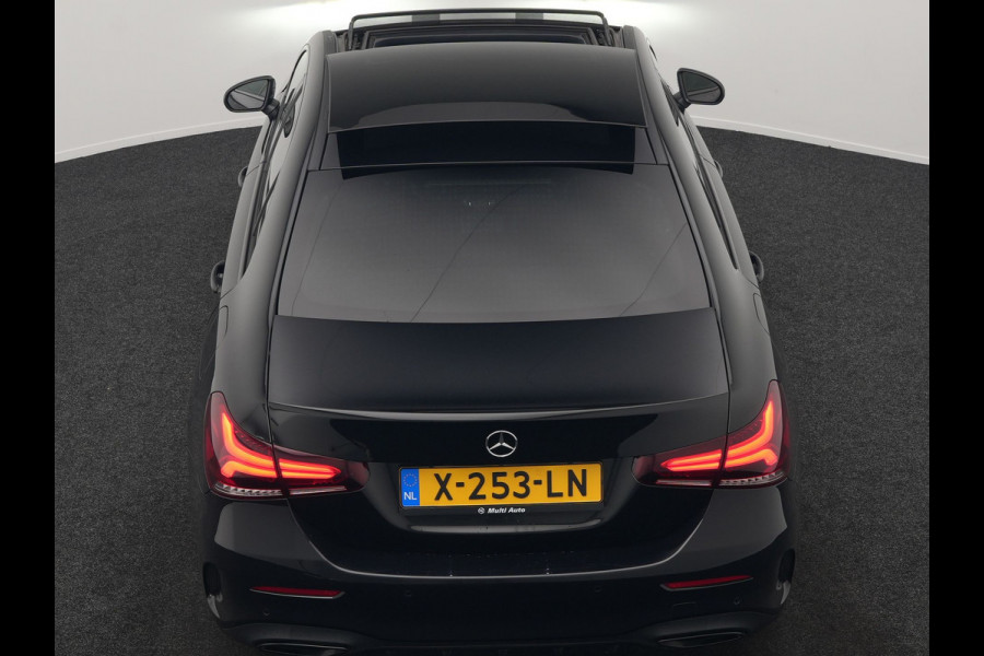 Mercedes-Benz A-Klasse 250 e AMG Line Plug In Hybrid 263pk PHEV | Panodak | Multibeam LED | Alcantara Sportstoelen Verwarmd | Apple Carplay | Sfeerverlichting | Blis | Cruise Control | Navigatie | Virtual | DAB |