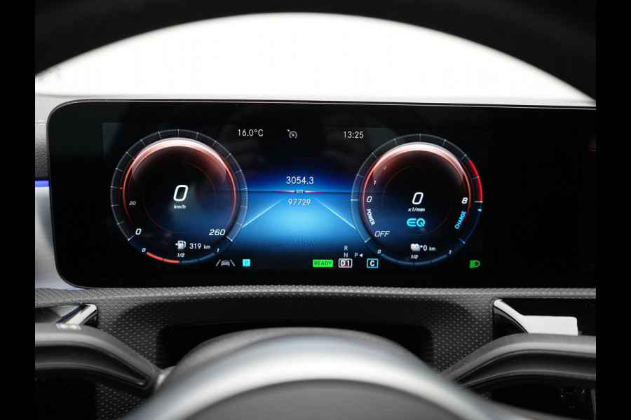 Mercedes-Benz A-Klasse 250 e AMG Line Plug In Hybrid 263pk PHEV | Panodak | Multibeam LED | Alcantara Sportstoelen Verwarmd | Apple Carplay | Sfeerverlichting | Blis | Cruise Control | Navigatie | Virtual | DAB |