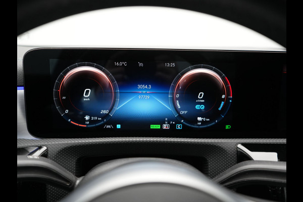 Mercedes-Benz A-Klasse 250 e AMG Line Plug In Hybrid 263pk PHEV | Panodak | Multibeam LED | Alcantara Sportstoelen Verwarmd | Apple Carplay | Sfeerverlichting | Blis | Cruise Control | Navigatie | Virtual | DAB |