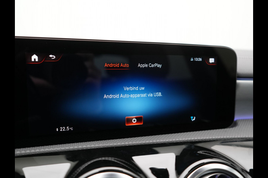 Mercedes-Benz A-Klasse 250 e AMG Line Plug In Hybrid 263pk PHEV | Panodak | Multibeam LED | Alcantara Sportstoelen Verwarmd | Apple Carplay | Sfeerverlichting | Blis | Cruise Control | Navigatie | Virtual | DAB |