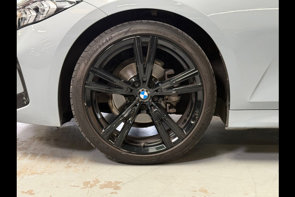 BMW 3 Serie 318i M-Sport | Pano | Stoel/Stuur verwarming | Carplay | HUD |Sfeerverlichting |