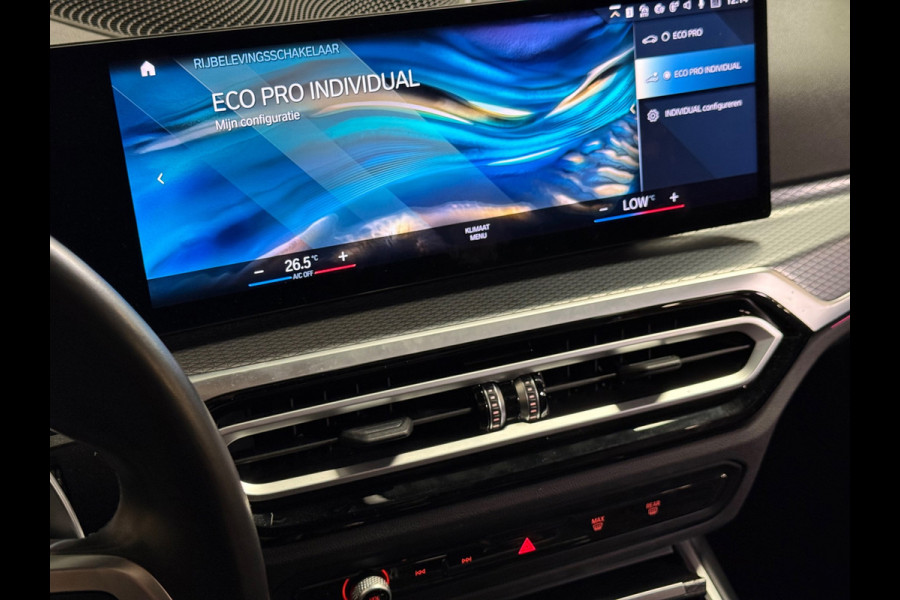 BMW 3 Serie 318i M-Sport | Pano | Stoel/Stuur verwarming | Carplay | HUD |Sfeerverlichting |