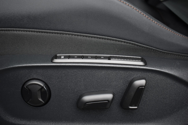 CUPRA Terramar 1.5 eTSI 150PK DSG BUSINESS SFEERVERL HEAD-UP/NAVI/CAMERA/LEDER MATRIX FABRIEKS GARANTIE