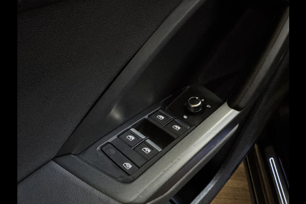 Audi Q3 35 TFSI 150PK S-TRONIC S-LINE CAMERA/TREKHAAK/LEDER/MATRIX-LED