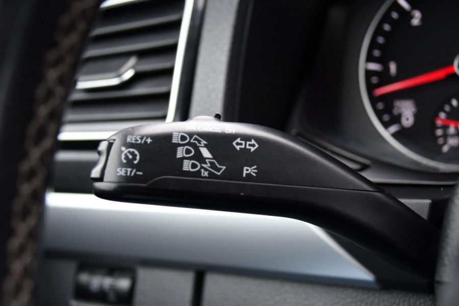 Volkswagen Amarok 3.0 V6 TDI 4Motion DC Highline Camera, Cruise, Carplay, Stoelverwarming, Leder, LED, 4x4, Automaat, 225pk, 3300kg Trekhaak, Uniek!