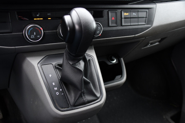 Volkswagen Transporter 2.0 TDI L2H1 30 Highline Adaptieve Cruise, Camera, Carplay, Stoelverwarming, Automaat, Sensoren, Standkachel, 2 x Schuifdeur, LED, Uniek!