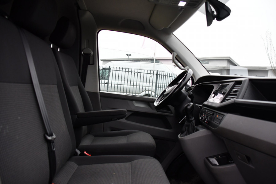 Volkswagen Transporter 2.0 TDI L2H1 30 Highline Adaptieve Cruise, Camera, Carplay, Stoelverwarming, Automaat, Sensoren, Standkachel, 2 x Schuifdeur, LED, Uniek!
