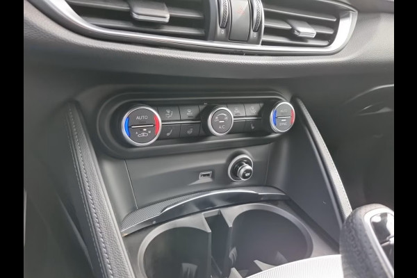 Alfa Romeo Stelvio 2.0 T Q4 Veloce ** MATRIX, NAVI+, H&K SOUND, LEDER, 20-inch LMV, ALARM  ** 1e EIG - Ex ALFA.de - UNFALLFREI ** ** INFORMEER OOK NAAR ONZE AANTREKKELIJKE FINANCIAL-LEASE TARIEVEN **