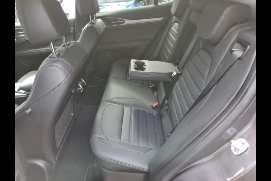 Alfa Romeo Stelvio 2.0 T Q4 Veloce ** MATRIX, NAVI+, H&K SOUND, LEDER, 20-inch LMV, ALARM  ** 1e EIG - Ex ALFA.de - UNFALLFREI ** ** INFORMEER OOK NAAR ONZE AANTREKKELIJKE FINANCIAL-LEASE TARIEVEN **