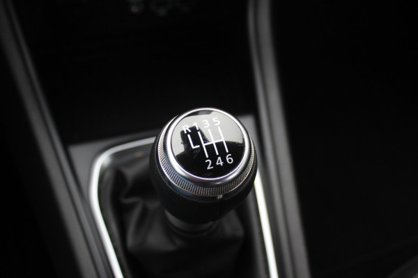 Renault Captur 1.0 TCe 100 Intens / Camera / Navigatie / 17'' / CarPlay / Keyless / DAB / Parkeerhulp V+A / Cruise Control