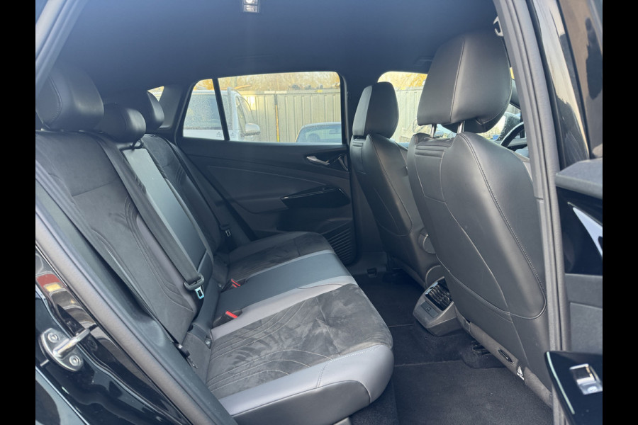 Volkswagen ID.4 Pro 77 kWh / SoH 93,3% / Trekhaak / Camera / Sfeerverlichting / CarPlay / 20'' / Keyless / Navigatie / DAB / Stuur+Stoelverwarming / ACC