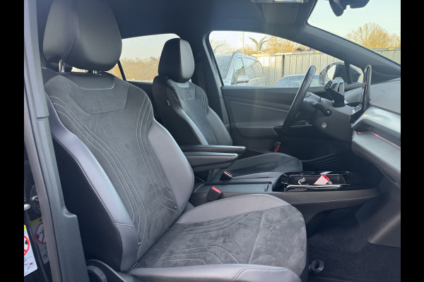 Volkswagen ID.4 Pro 77 kWh / SoH 93,3% / Trekhaak / Camera / Sfeerverlichting / CarPlay / 20'' / Keyless / Navigatie / DAB / Stuur+Stoelverwarming / ACC