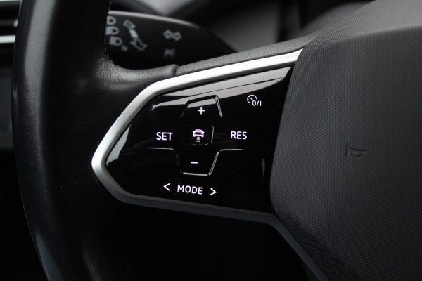 Volkswagen ID.4 Pro 77 kWh / SoH 93,3% / Trekhaak / Camera / Sfeerverlichting / CarPlay / 20'' / Keyless / Navigatie / DAB / Stuur+Stoelverwarming / ACC