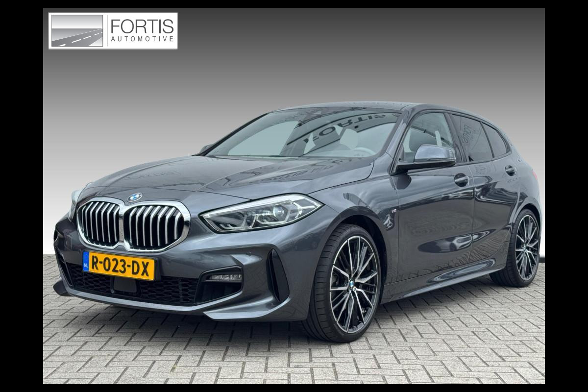 BMW 1-serie 118i High Executive M-PAKKET | NAVI | PDC | STOELVERWARMING | DEALDER ONDERH |