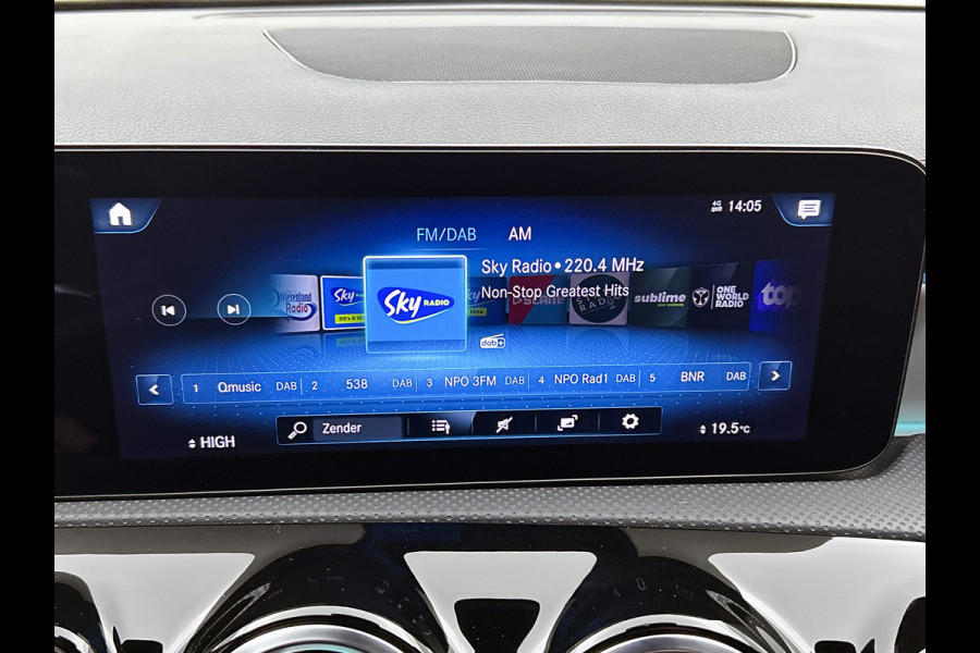 Mercedes-Benz CLA-Klasse Shooting Brake 250 e AMG Plug-In Hybride | AMG-Line | Achteruitrijcamera |  Sfeeverlichting | Navigatie | Stoelverwarming |  | Inclusief 24 maanden MB Certified garantie voor Europa.