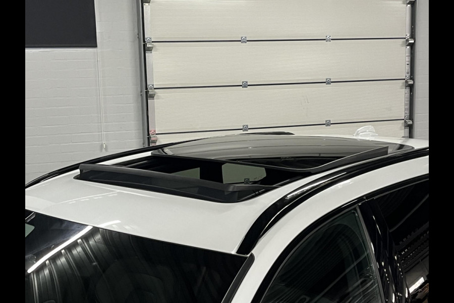 Volvo XC60 2.0 T6 Plug-in hybrid AWD R-Design Luchtvering | Trekhaak | Open dak | Adapt. cruise | Stuur-/stoelverwarming | Memory | Achteruitrij camera | Carplay