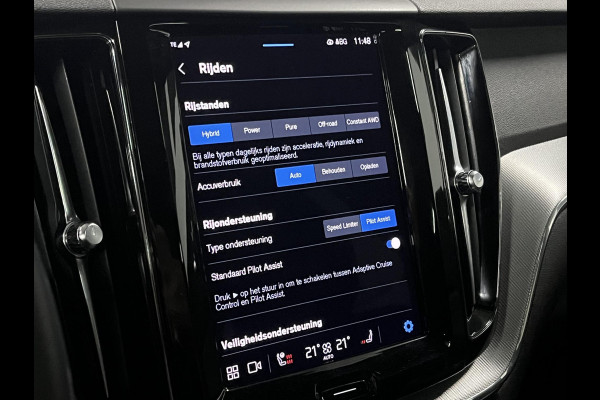 Volvo XC60 2.0 T6 Plug-in hybrid AWD R-Design Luchtvering | Trekhaak | Open dak | Adapt. cruise | Stuur-/stoelverwarming | Memory | Achteruitrij camera | Carplay