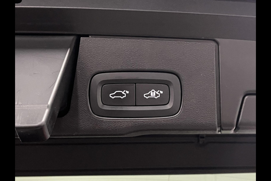 Volvo XC60 2.0 T6 Plug-in hybrid AWD R-Design Luchtvering | Trekhaak | Open dak | Adapt. cruise | Stuur-/stoelverwarming | Memory | Achteruitrij camera | Carplay