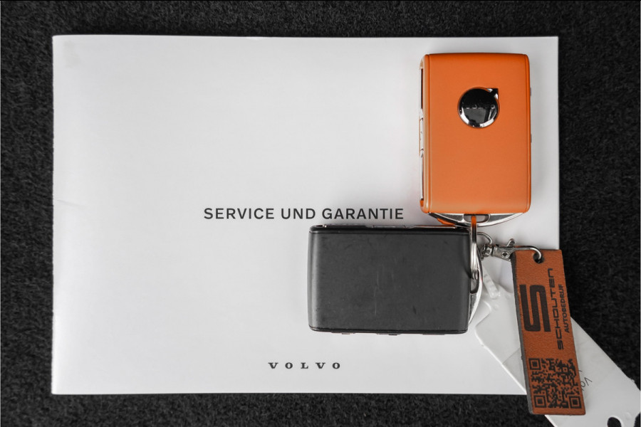 Volvo XC60 2.0 T8 Plug-in hybrid AWD Ultra Dark Pano Luchtvering H/K 21"