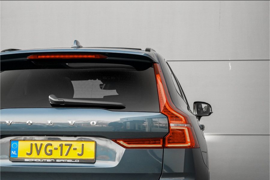 Volvo XC60 2.0 T8 Plug-in hybrid AWD Ultra Dark Pano Luchtvering H/K 21"