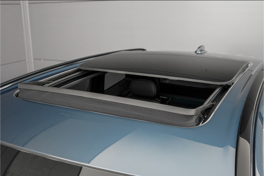 Volvo XC60 2.0 T8 Plug-in hybrid AWD Ultra Dark Pano Luchtvering H/K 21"