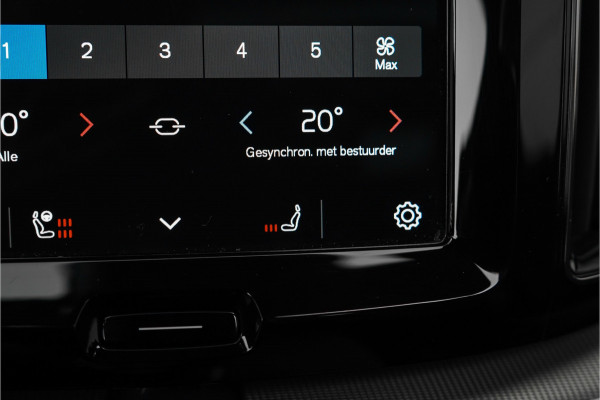 Volvo XC60 2.0 T8 Plug-in hybrid AWD Ultra Dark Pano Luchtvering H/K 21"