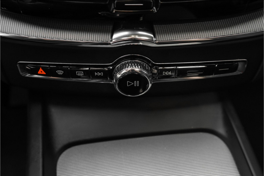 Volvo XC60 2.0 T8 Plug-in hybrid AWD Ultra Dark Pano Luchtvering H/K 21"