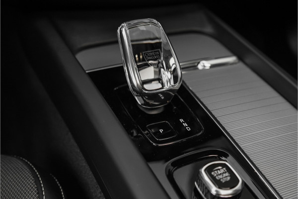 Volvo XC60 2.0 T8 Plug-in hybrid AWD Ultra Dark Pano Luchtvering H/K 21"