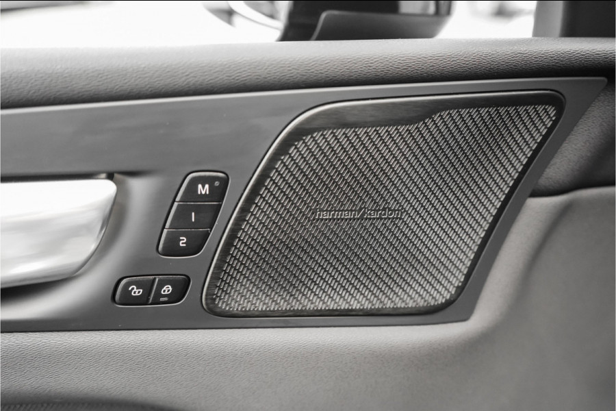 Volvo XC60 2.0 T8 Plug-in hybrid AWD Ultra Dark Pano Luchtvering H/K 21"
