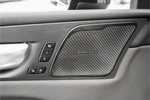 Volvo XC60 2.0 T8 Plug-in hybrid AWD Ultra Dark Pano Luchtvering H/K 21"