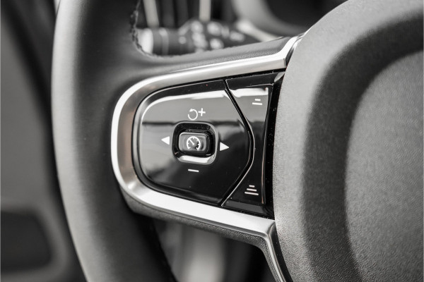 Volvo XC60 2.0 T8 Plug-in hybrid AWD Ultra Dark Pano Luchtvering H/K 21"