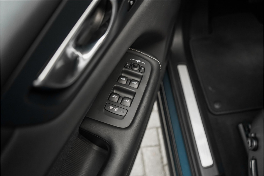 Volvo XC60 2.0 T8 Plug-in hybrid AWD Ultra Dark Pano Luchtvering H/K 21"