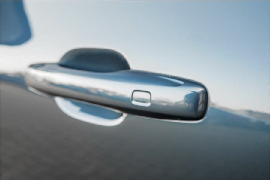 Volvo XC60 2.0 T8 Plug-in hybrid AWD Ultra Dark Pano Luchtvering H/K 21"