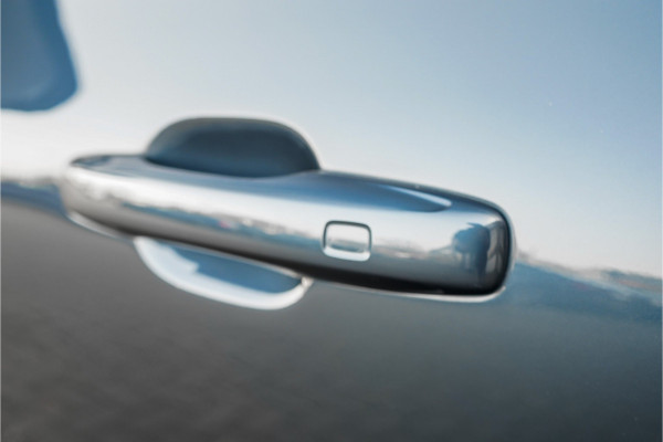 Volvo XC60 2.0 T8 Plug-in hybrid AWD Ultra Dark Pano Luchtvering H/K 21"