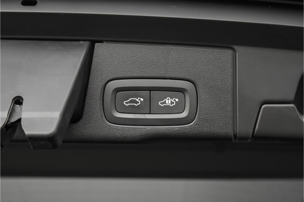 Volvo XC60 2.0 T8 Plug-in hybrid AWD Ultra Dark Pano Luchtvering H/K 21"