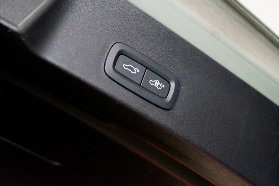 Volvo XC40 Extended Range 82 kWh Ultimate NL AUTO+NAP+1E EIG. | SOH 96% | H/K | Pano | Trekhaak | Pilot | Garantie