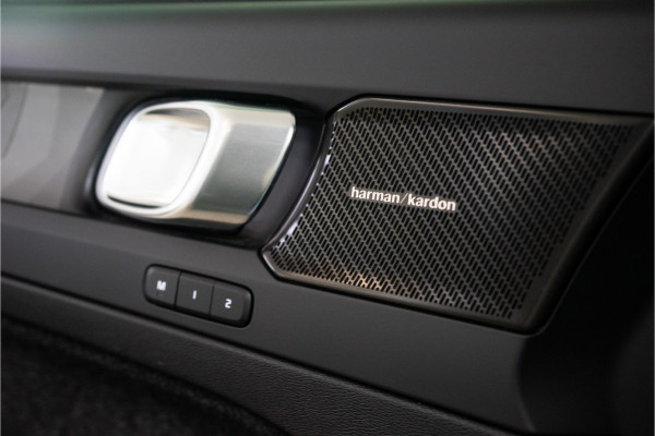 Volvo XC40 Extended Range 82 kWh Ultimate NL AUTO+NAP+1E EIG. | SOH 96% | H/K | Pano | Trekhaak | Pilot | Garantie