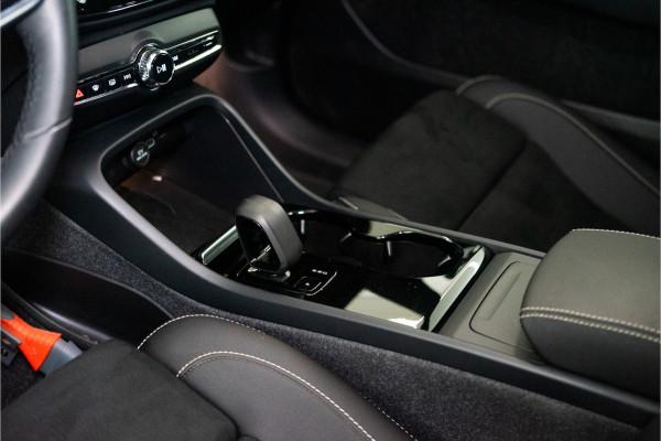 Volvo XC40 Extended Range 82 kWh Ultimate NL AUTO+NAP+1E EIG. | SOH 96% | H/K | Pano | Trekhaak | Pilot | Garantie