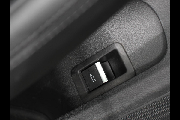 Audi A4 Avant 40 TFSI 205pk S-Tronic S-Line | Climate control | Adaptive cruise control | Navigatie | Parkeersensoren | Stoelverwarming | Elektrische achterklep | Apple Carplay/ Android Auto