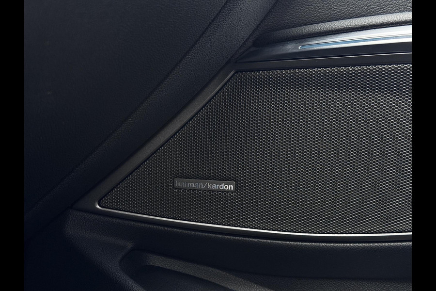 BMW 3 Serie Touring 320e | M-Sport | Pano | Harman Kardon | 19 inch | Carbon | Stuurwiel verwarmd | Individual | Brooklyn Grey