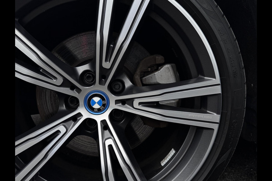BMW 3 Serie Touring 320e | M-Sport | Pano | Harman Kardon | 19 inch | Carbon | Stuurwiel verwarmd | Individual | Brooklyn Grey