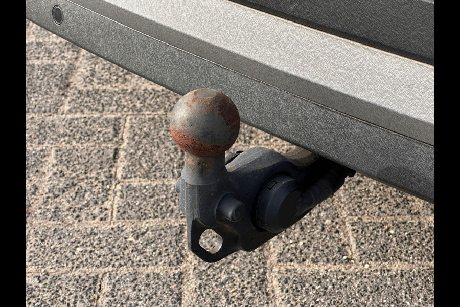 Volkswagen ID.4 First 77 kWh | SOH: 88,9% | Trekhaak | Leder Alcantara | Adaptive CC |