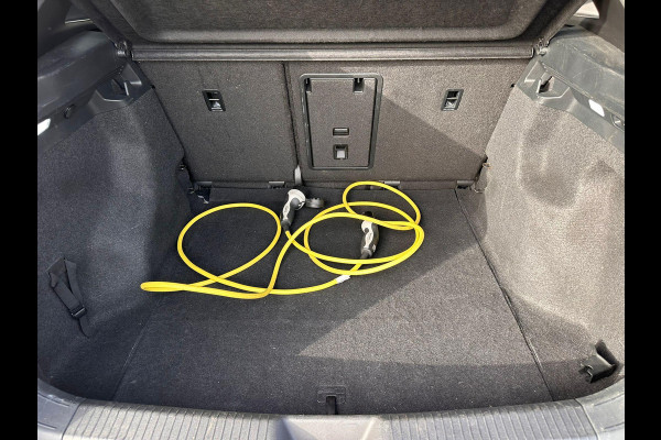 Volkswagen ID.4 First 77 kWh | SOH: 88,9% | Trekhaak | Leder Alcantara | Adaptive CC |