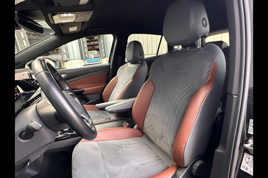 Volkswagen ID.4 First 77 kWh | SOH: 88,9% | Trekhaak | Leder Alcantara | Adaptive CC |