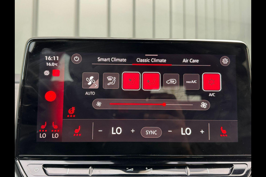 Volkswagen ID.4 First 77 kWh | SOH: 88,9% | Trekhaak | Leder Alcantara | Adaptive CC |