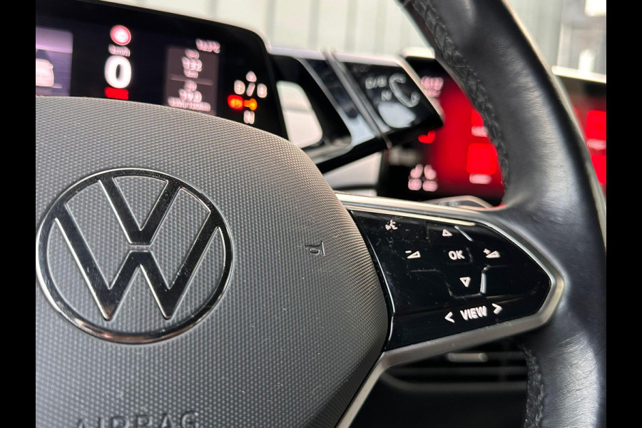 Volkswagen ID.4 First 77 kWh | SOH: 88,9% | Trekhaak | Leder Alcantara | Adaptive CC |